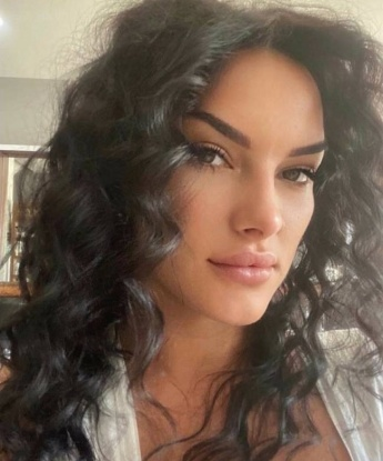 💋 Мои услуги включают классический секс, оральный секс, массаж и многое другое. Посмотри мои фото, чтобы убедиться в этом. 🔥
У меня множество положительных отзывов от довольных клиентов, которые оценили мои навыки и чувство стиля. 😉 Испытай удовольствие в моей компании и ты не пожалеешь!
📍 Я живу в Москве и готова встретиться с тобой при условии взаимного уважения. Жду твоего звонка, чтобы сделать твои мечты ярче и незабываемыми. Давай встретимся в Москве и создадим вместе незабываемые воспоминания! 💫 Алечка